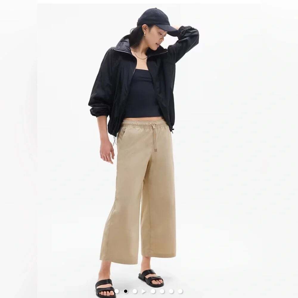 ATHLETA Midday Size M Tan Wide Leg Pants Drawstring Waist Crop Travel Commuter